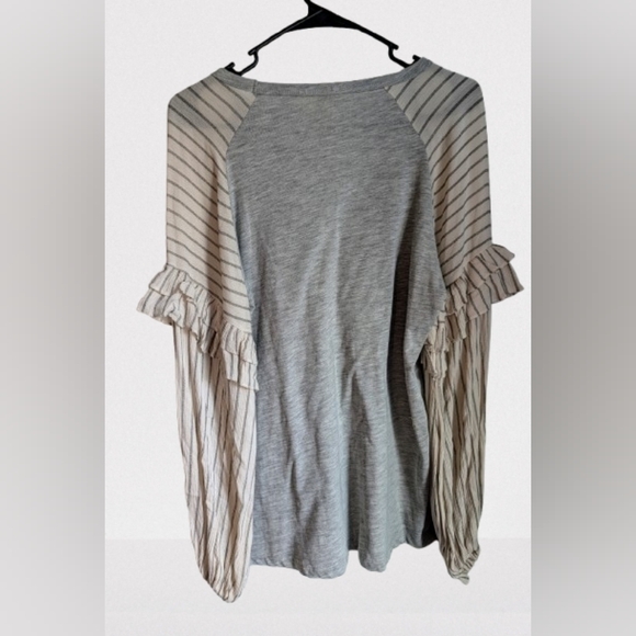 BOGO NWOT Betsey's Boutique Gray Striped Long Sleeved Top w Ruffle Details - S - Picture 2 of 3